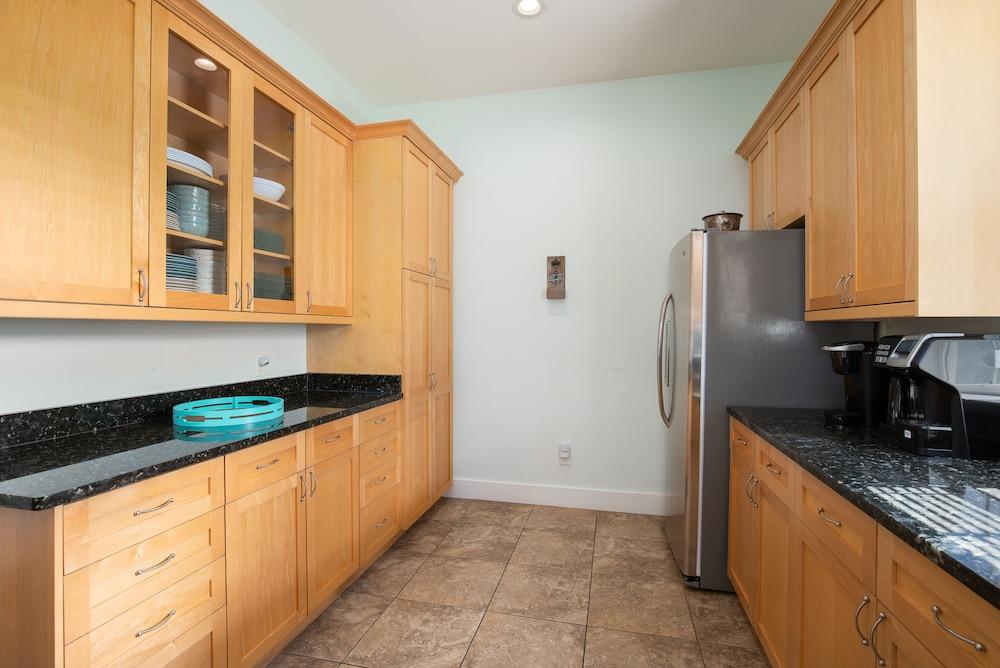 621 Lyndell Ln Unit B Aqua House