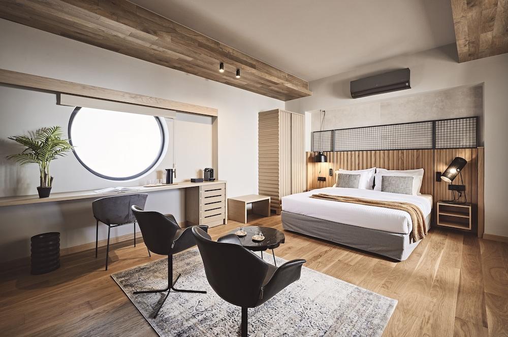 Cama Luxury Suites Glyfada