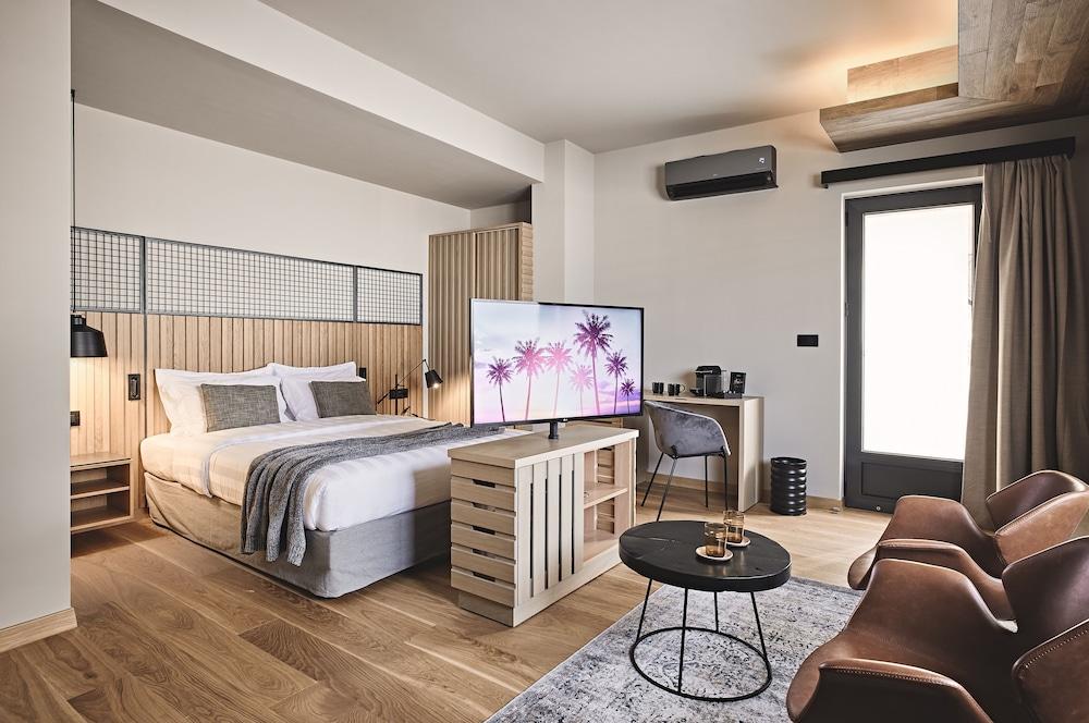 Cama Luxury Suites Glyfada