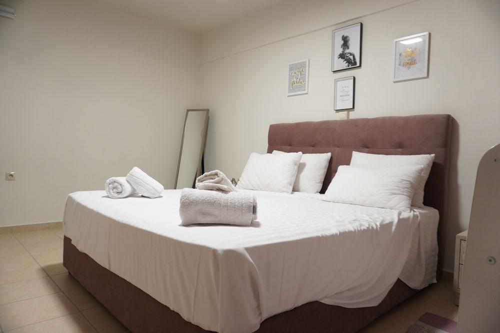 Theo & Ms Apt - 2 Beds - Garden - Parking - Wifi