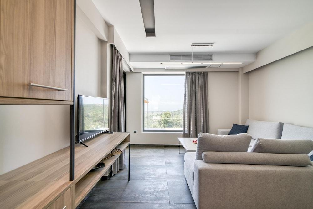 Serenity Suites Sea View 1