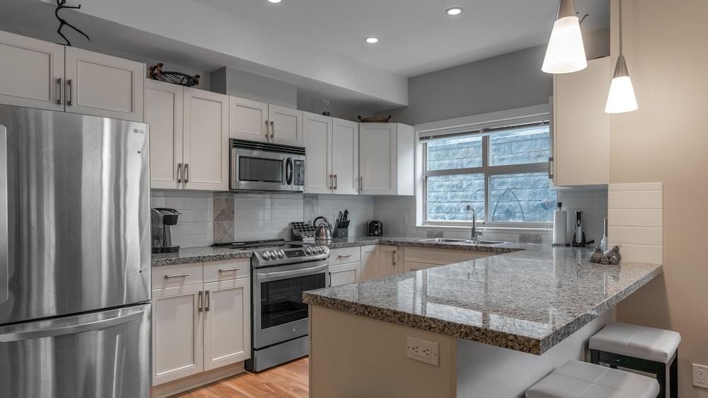 Fabulous Condo at Five Star Resort #209