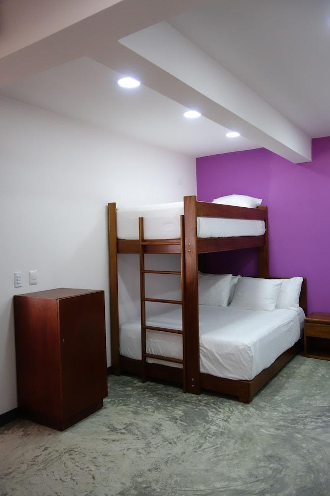 Itza Hotel Akumal - Hotel - Hostel