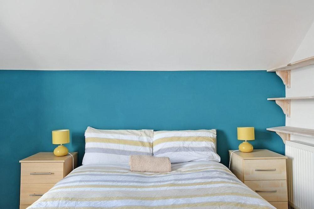 Spacious 4BR, Parking, Near Centre