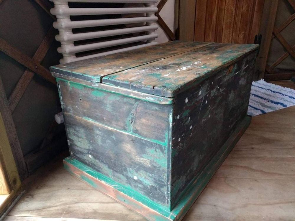 Bembridge Harbour Yurt - Log Burner - Wifi