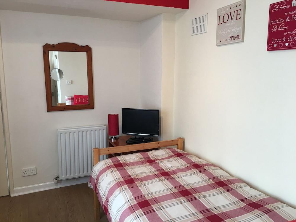 Homely 2- bed Apartment -ground Floor-sleeps 4