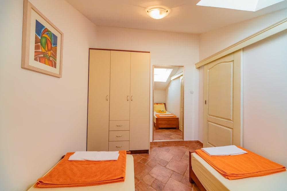Apartment Bigovo Veljic-jaz