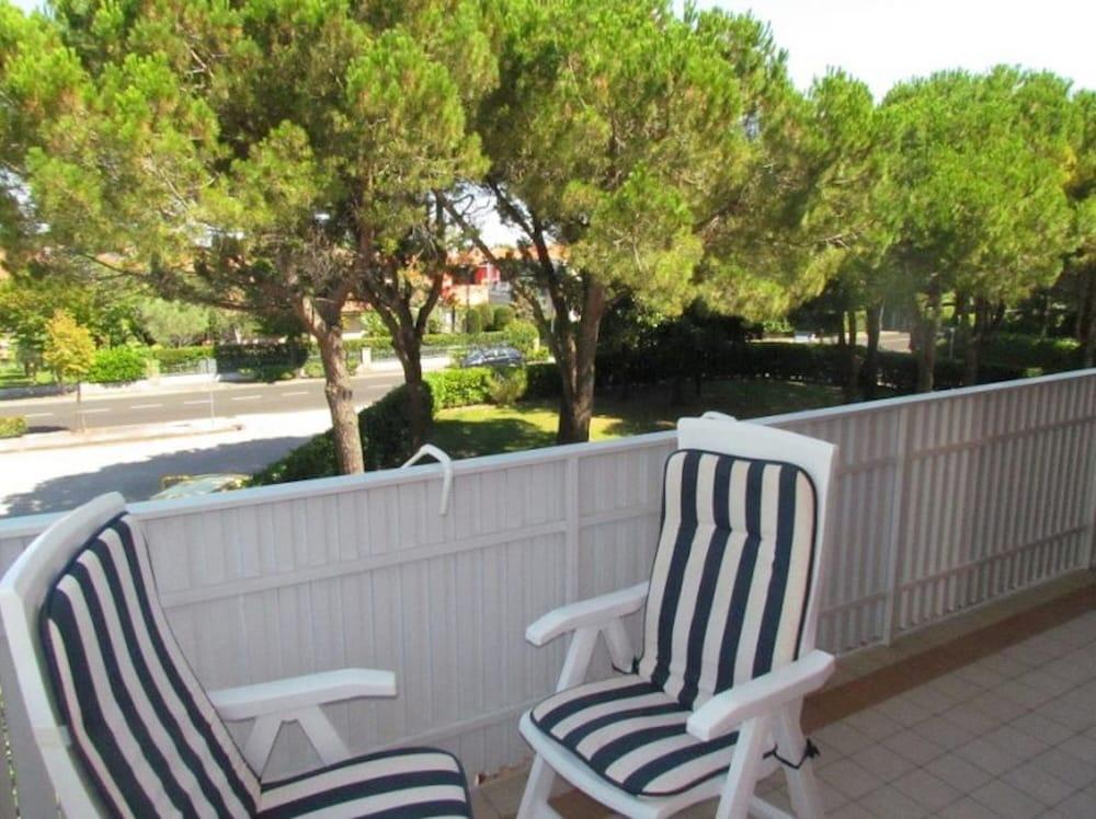 Enjoy a Lovely Flat With Pool