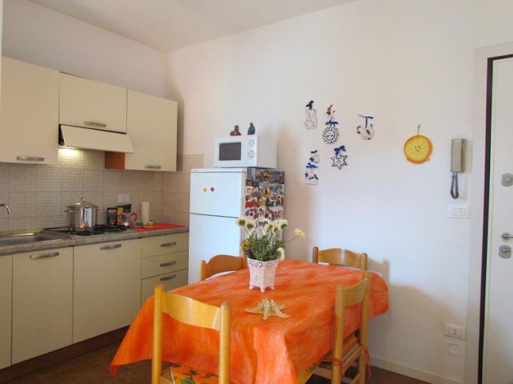 Vacation by the Pool in our Cozy Flat