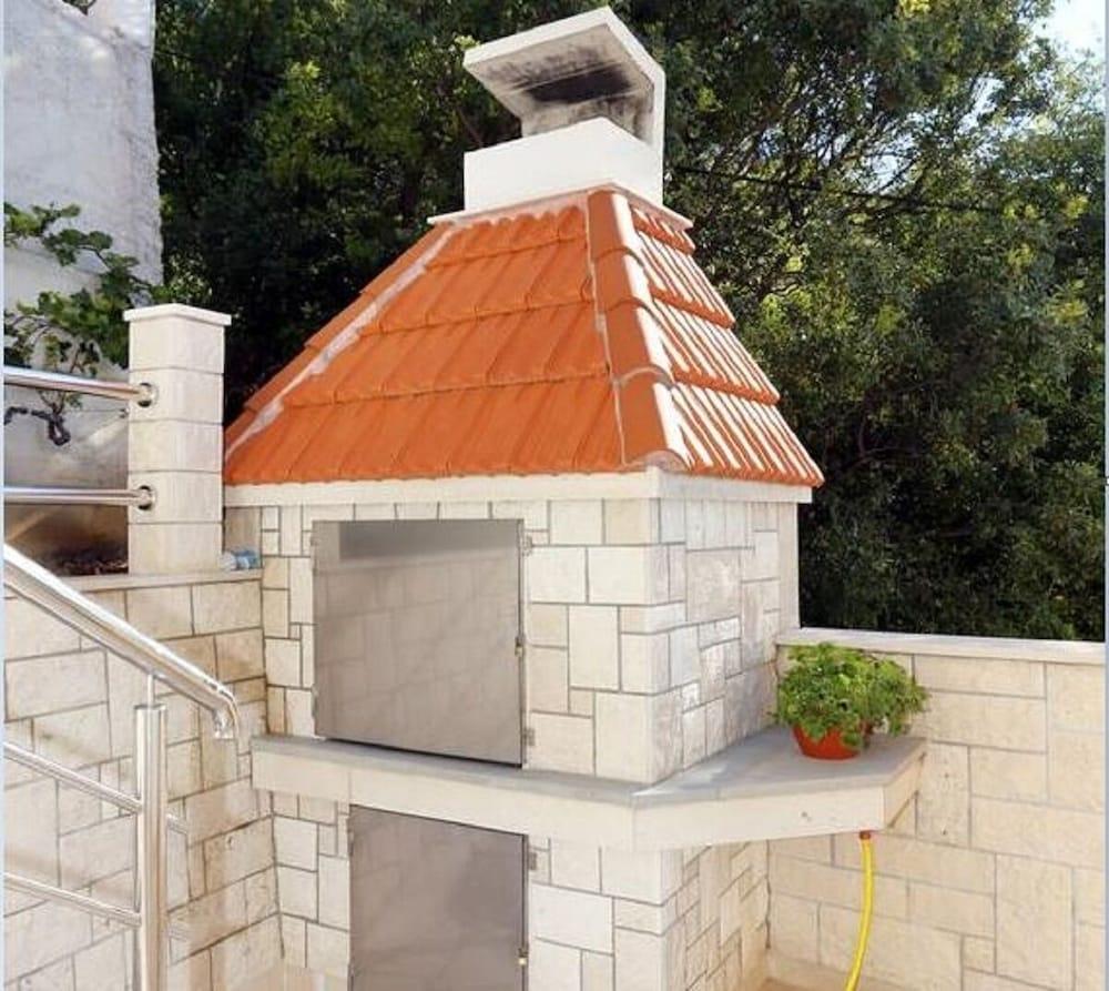 Neve - 100 m From Pebble Beach - A1