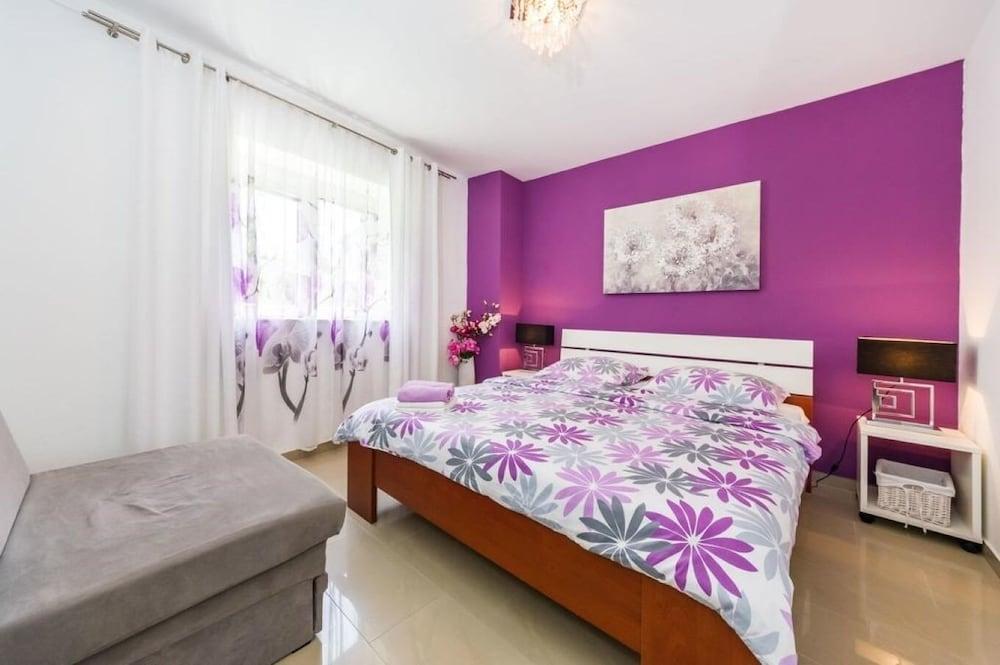 Luxury Villa With Pool - H