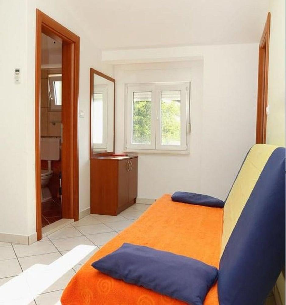 Neve - 100 m From Pebble Beach - A4