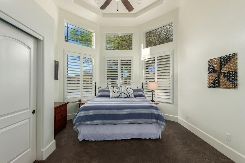 Cloud Chandler 4 Bedroom Home by RedAwning