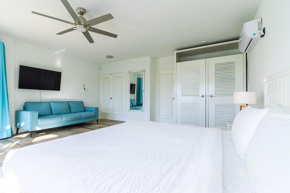 Ocean View! Fully Renovated Villa, Private Pool!