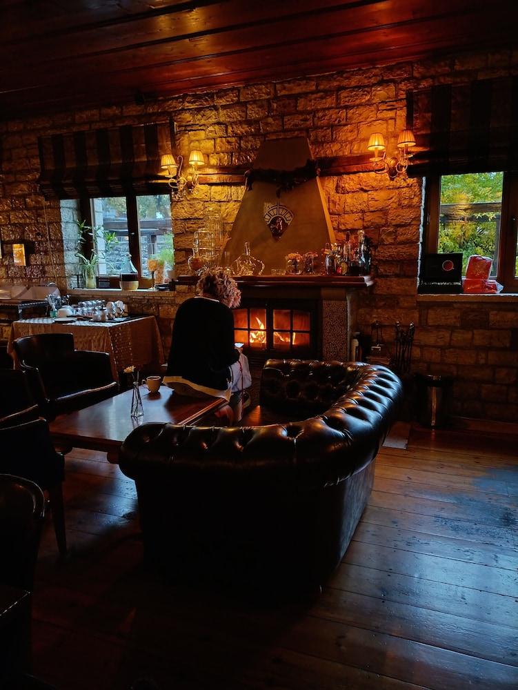 Nisista Lodge Mountain View