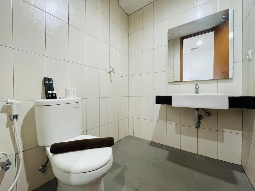 Cozy Studio Room At Dago Suites Apartment