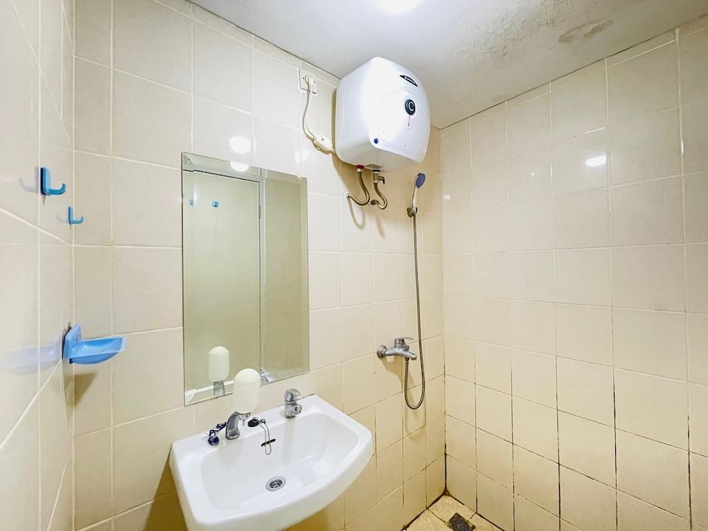 Spacious Studio Room Apartment At Parahyangan Residence