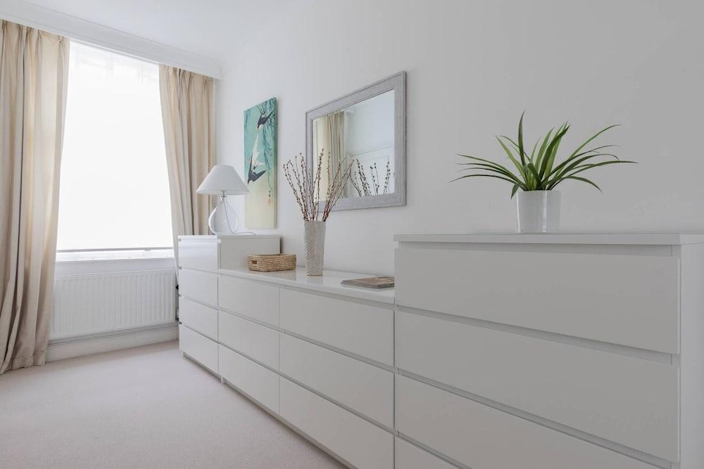 Bathurst Mews III by Onefinestay