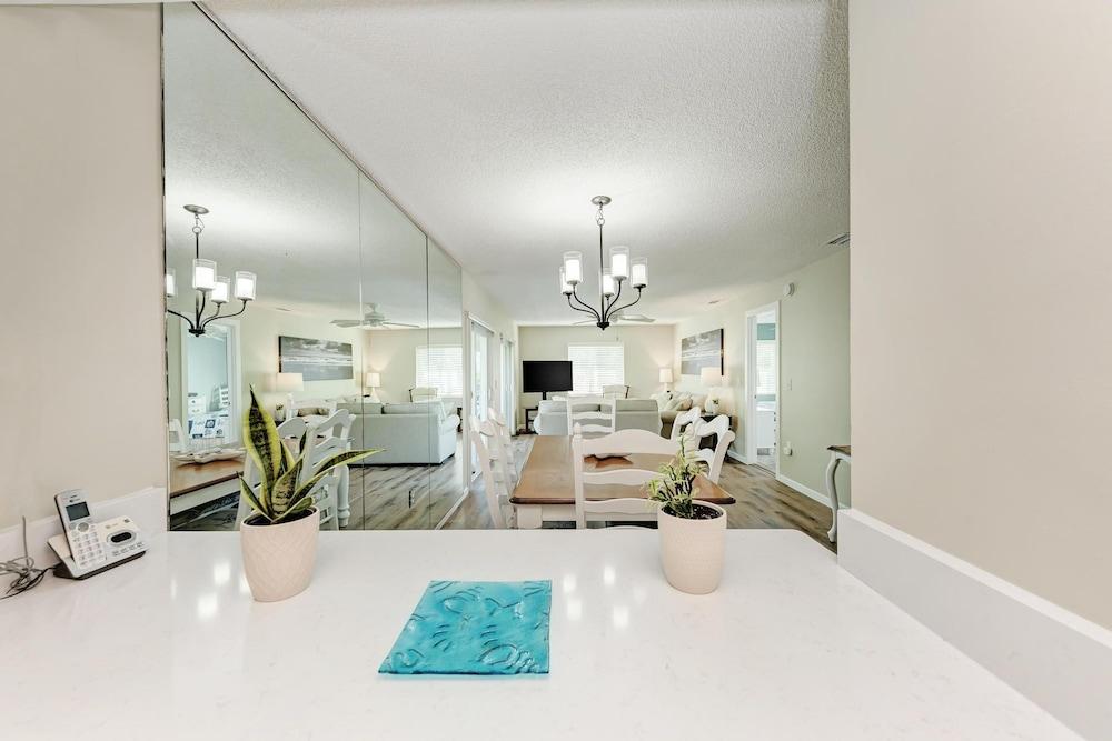 Anna Maria Island Beach Palms 8B