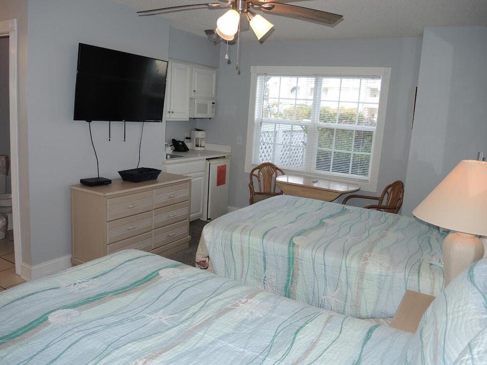 Brunswick Plantation Villa 1203 With Full Kitchen, Golf Course Onsite, and Short Drive to the Beach by Redawning