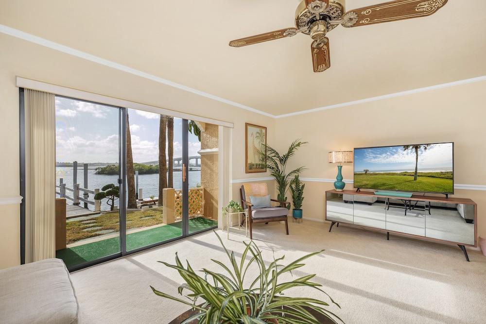 Intercoastal Dreams 102