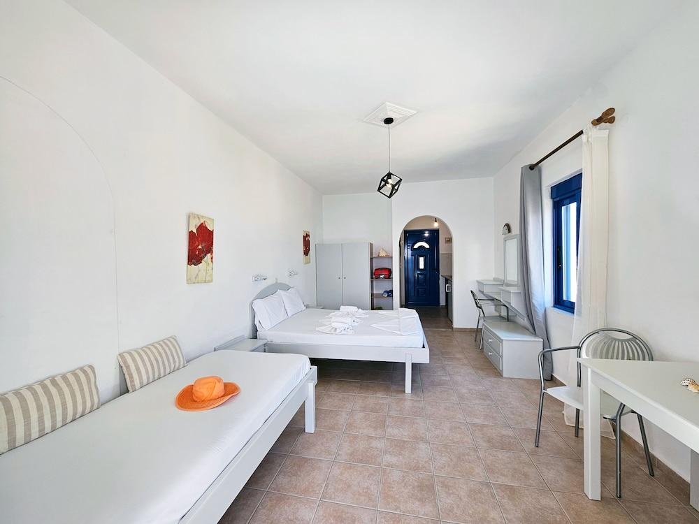 Pavlis Studios Ormos