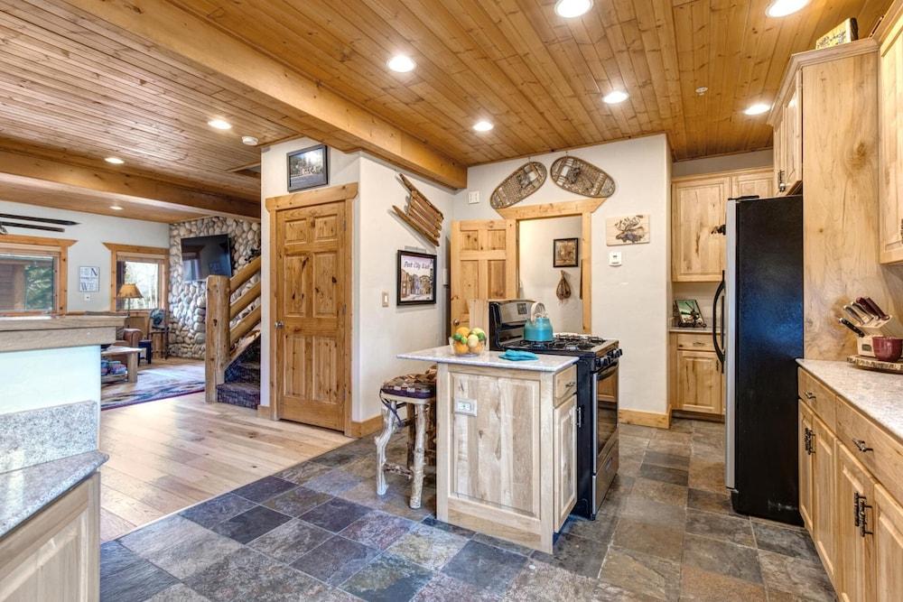 Timber Wolf Lodge 3 Bedrooms TWL-5B by KBM