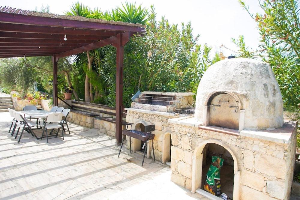 Villa Xenios Dias in Argaka