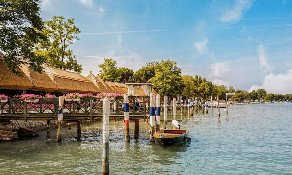 Studio With Balcony and Pool