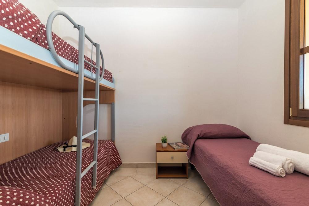 Il Borgo D10 700m From The Beach