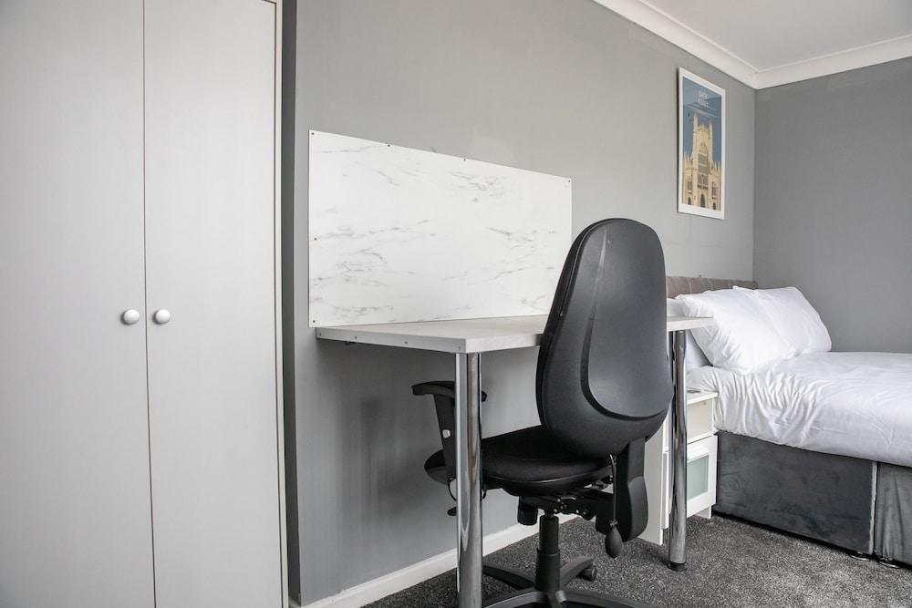 Cosy Modern AND Contemporary Home Close TO Centre