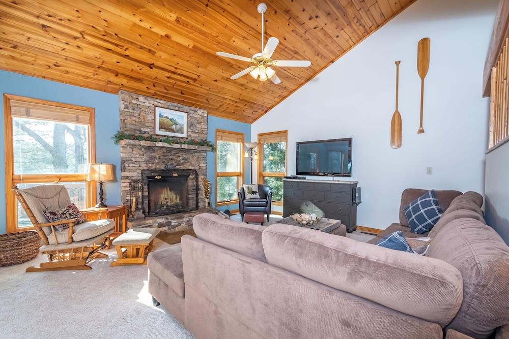 Lakin' It Easy by Taylor Made Deep Creek