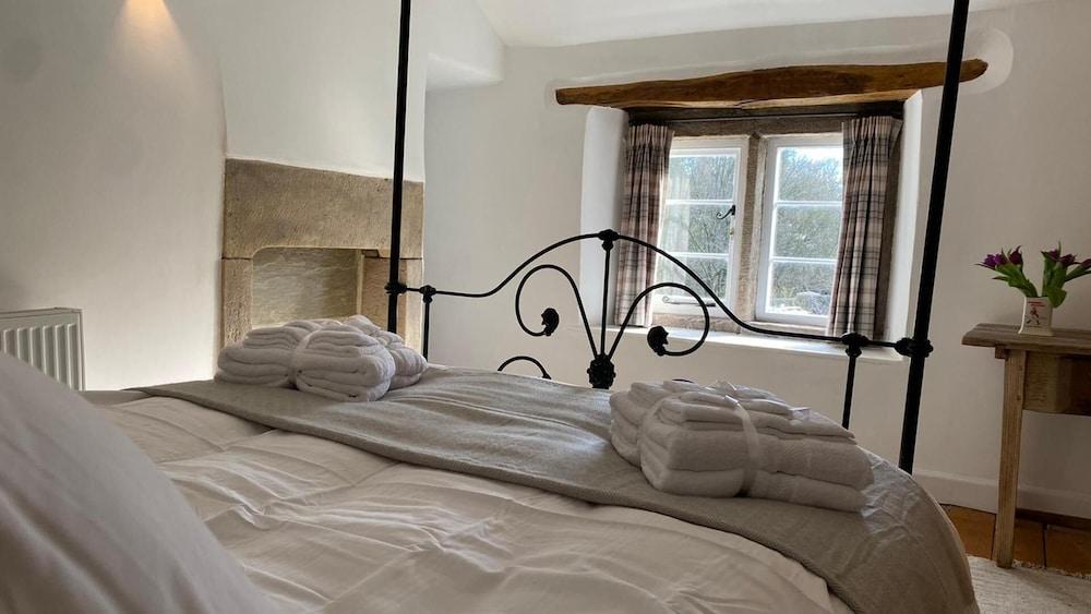 Beautiful Peak District Cottage With Hot Tub