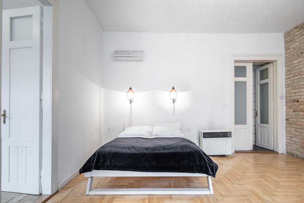 Central Luxury Apartment