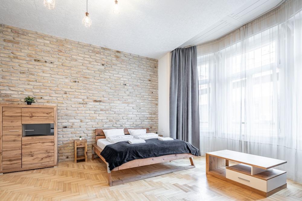 Central Luxury Apartment