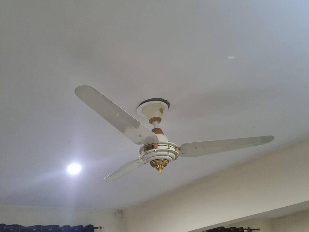 Gujar Khan - 3 Bed Apartment - Sleeps 6 - Parking