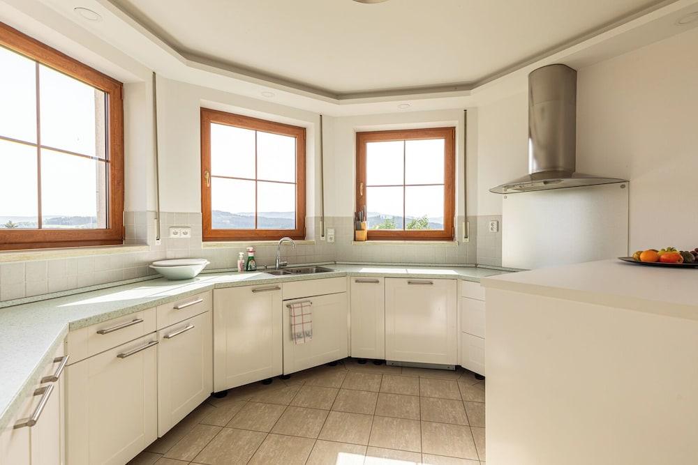 Luxury 10-bed Villa With View, Pool, Playground