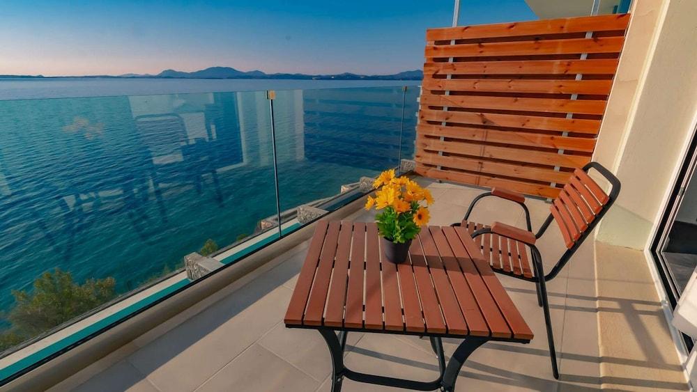 "room in Guest Room - Room With Private Pool"