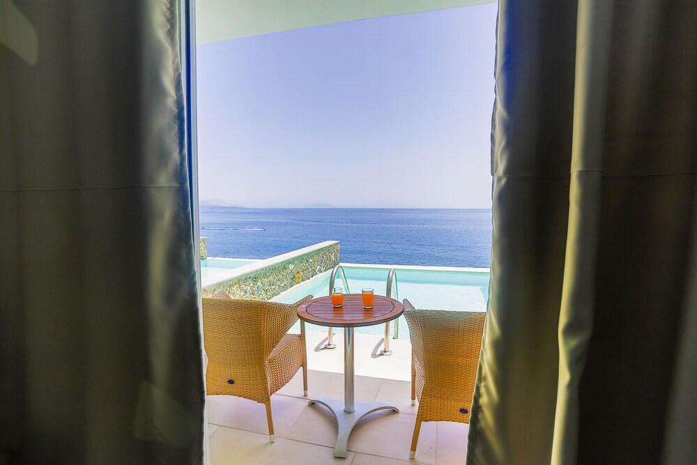 "room in Guest Room - Room With Private Pool"