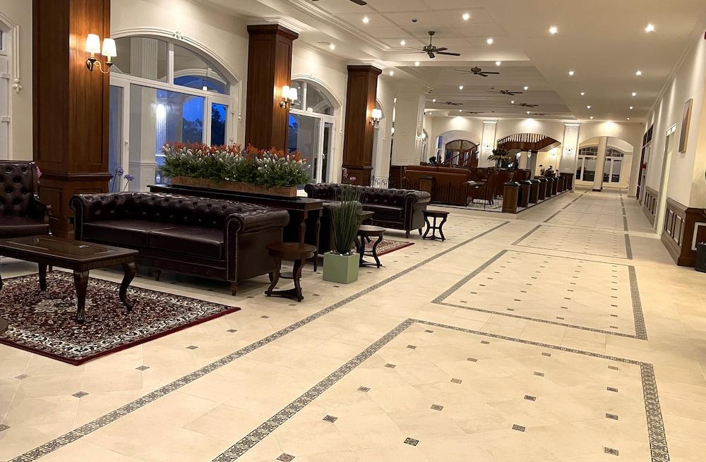 Montrose Golf Resort & Spa