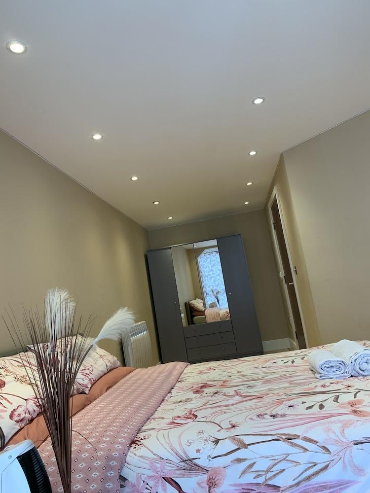 Charming 2-bed Apartment in Kingston Upon Thames