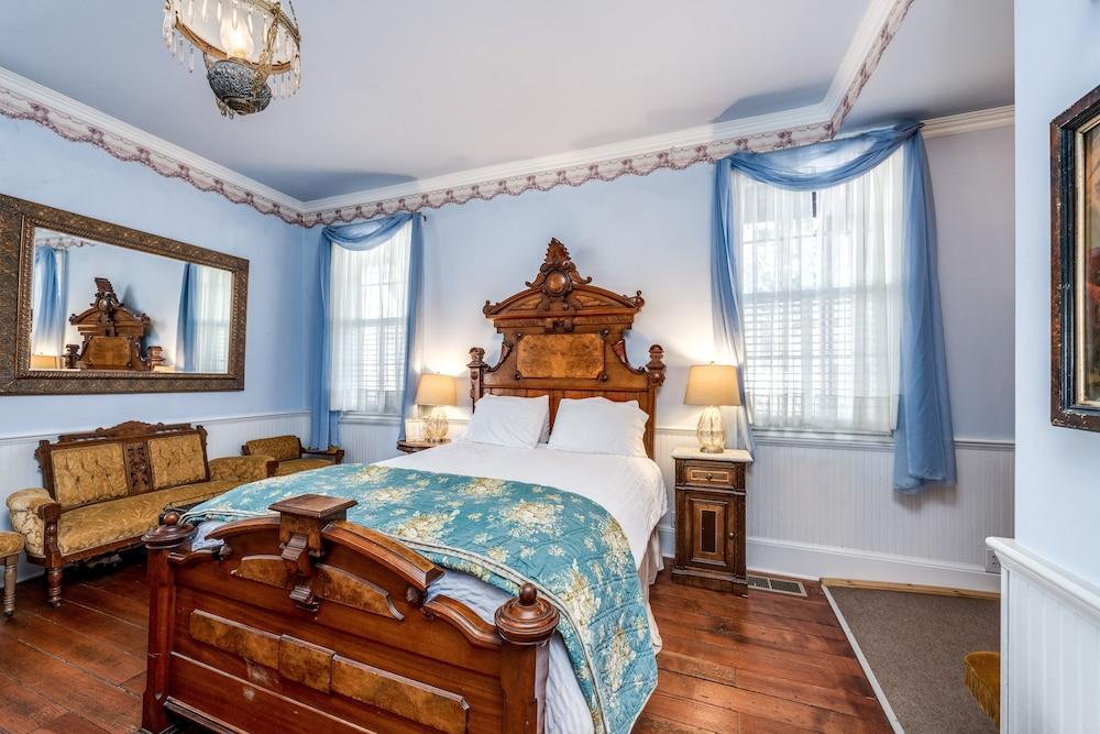 The Dutch Flat Hotel