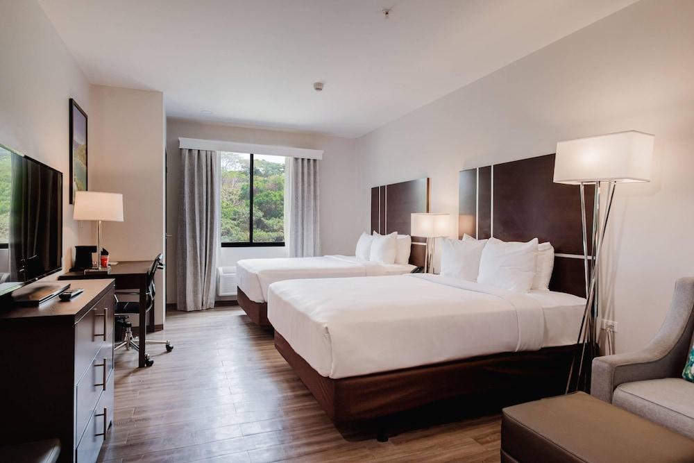 Comfort Inn & Suites Tobago