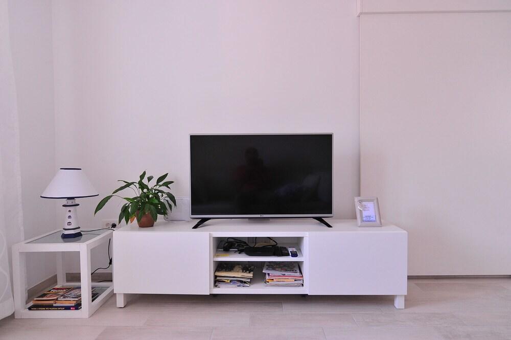 A2 - Luxury apt in Center, Just 5min From Beach