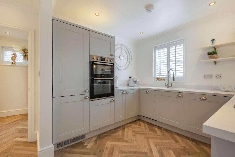 Stunning Cottage With hot Tub, North Wales Coast