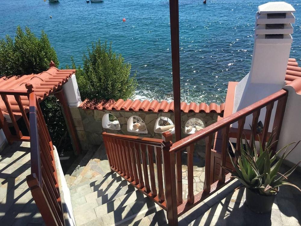 Remarkable 3double-bed House in Daskalio