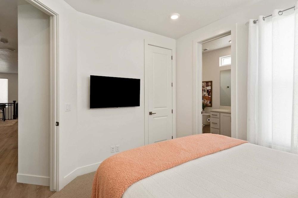 Cloud 9 at Desert Color by RedAwning