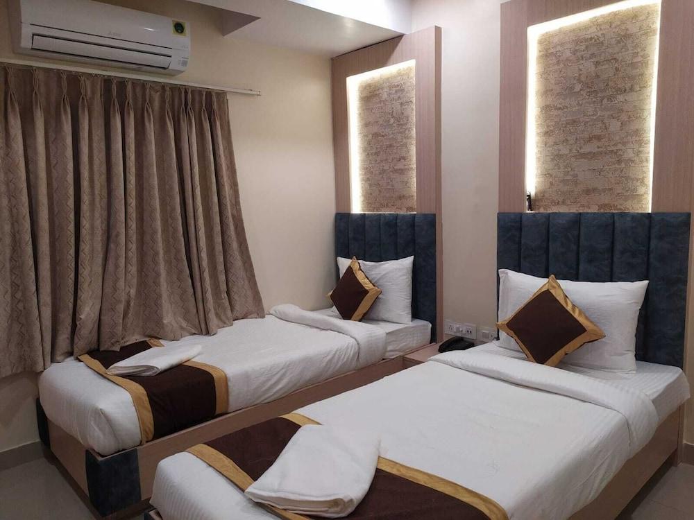 The Panash Hotel & Banquets