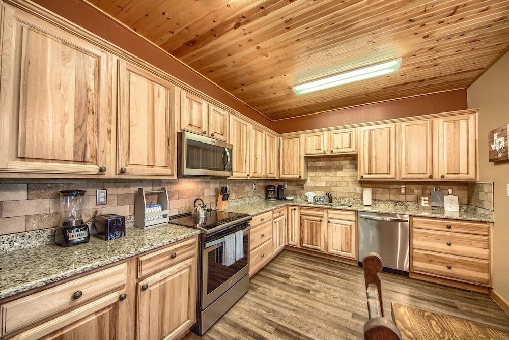 Old Mills Resort OM A8 3 Bedroom Condo by RedAwning