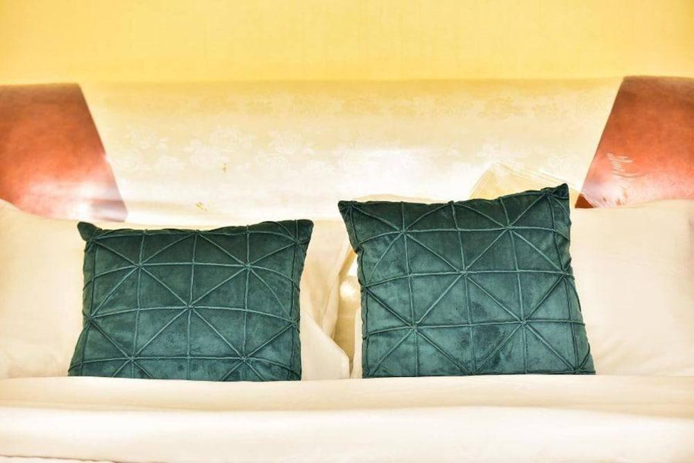 Four Vins Hotel & Apartments